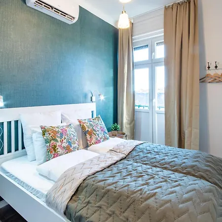 Very - Sunny - Comfy *